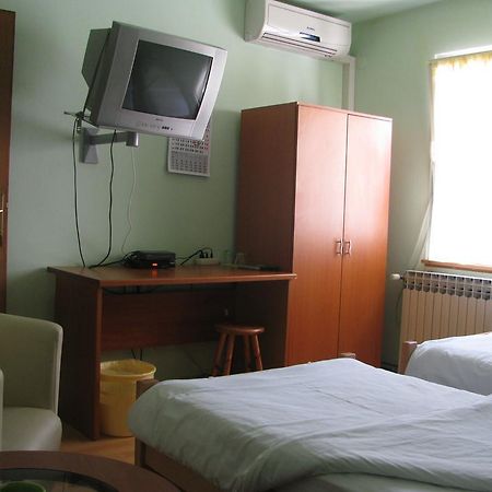 Apartments & Rooms Korzo สลาวอนสกีบรอด ภายนอก รูปภาพ
