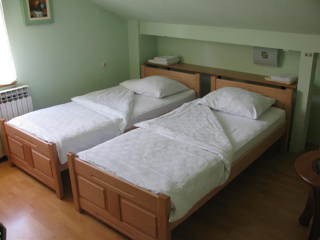 Apartments & Rooms Korzo สลาวอนสกีบรอด ห้อง รูปภาพ