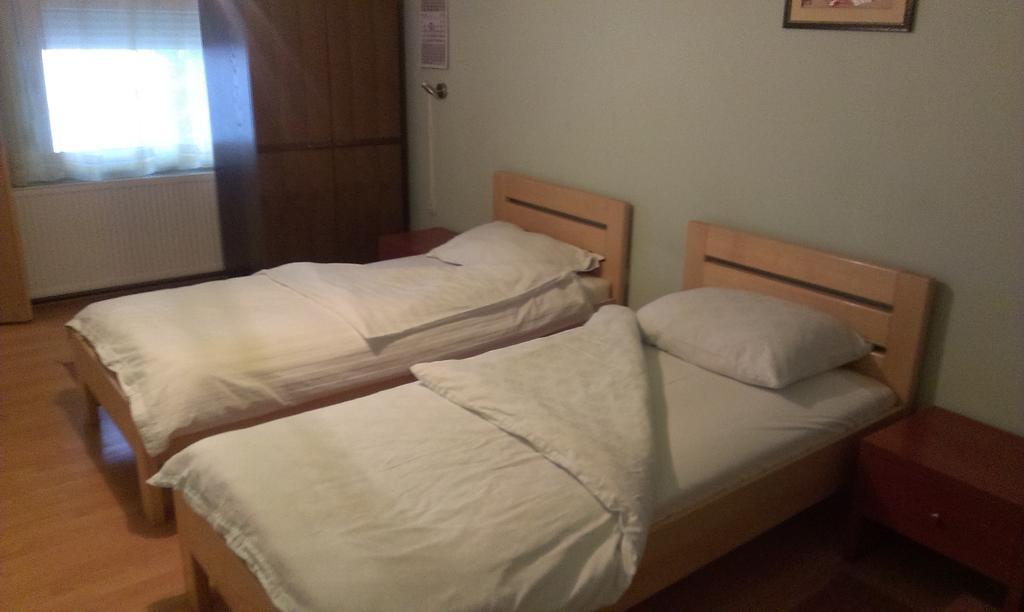 Apartments & Rooms Korzo สลาวอนสกีบรอด ห้อง รูปภาพ