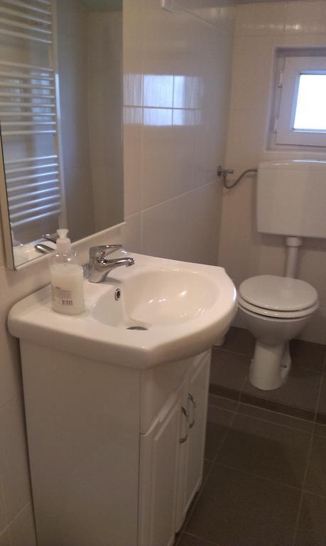 Apartments & Rooms Korzo สลาวอนสกีบรอด ห้อง รูปภาพ