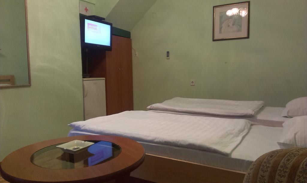Apartments & Rooms Korzo สลาวอนสกีบรอด ห้อง รูปภาพ