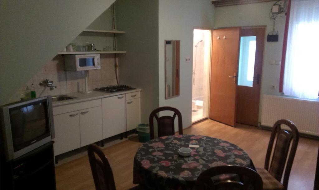 Apartments & Rooms Korzo สลาวอนสกีบรอด ห้อง รูปภาพ