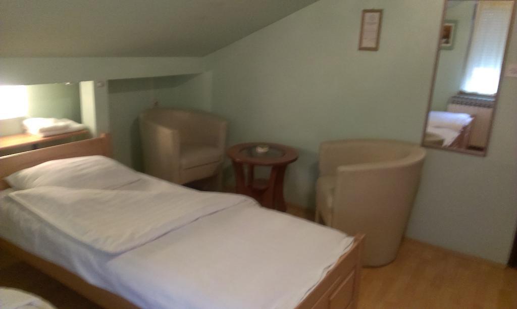 Apartments & Rooms Korzo สลาวอนสกีบรอด ห้อง รูปภาพ
